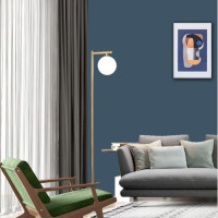 Lampadar auriu 157cm cu glob alb mat si dulie E27