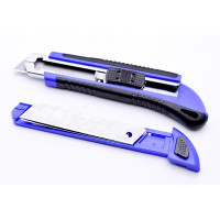 Cutter profesional cu lama de 18mm si 3 lame rezerva